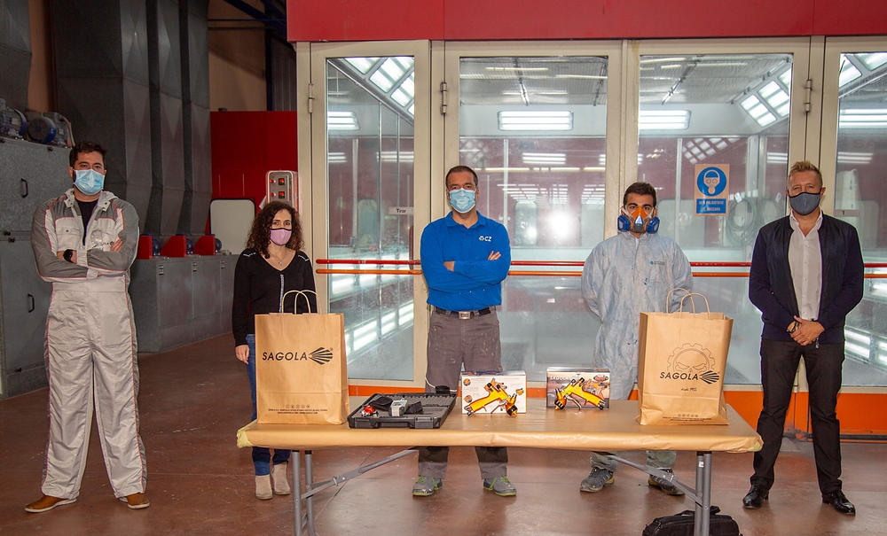 Présentation du camion du trophée 4600 au centre de Saragosse
