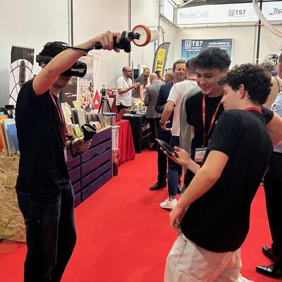 La technologie de simulation SagolaSPRAY™ fait sensation dans les salons et centres de formation : tout le monde veut l’essayer